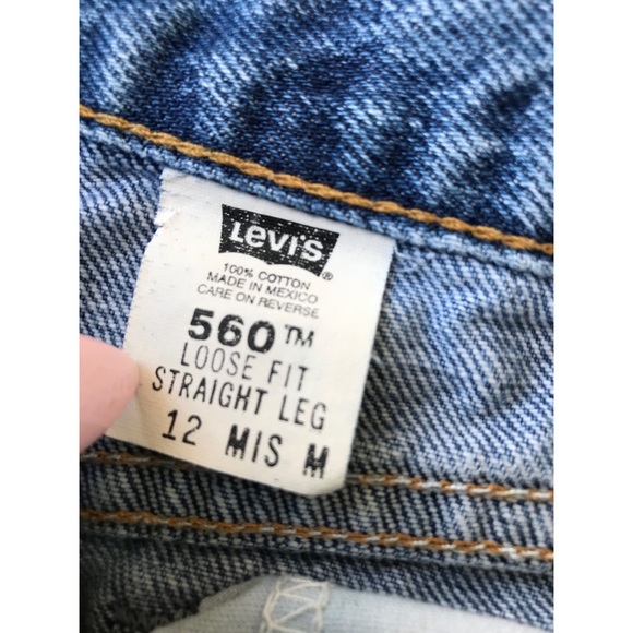 😻VINTAGE HIGH WAIST LEVI 560 CUTOFFS💋 - Picture 2 of 6